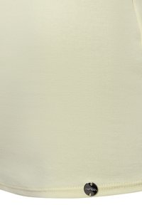 Lichtgele getailleerde tanktop van zachte katoen, met een gladde textuur en een klein zilveren logotag aan de zoom.