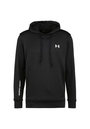 Zwarte hoodie van zacht materiaal, met een voorvak in kangoeroestijl, trekkoorden en een wit "Under Armour" logo op de mouw.