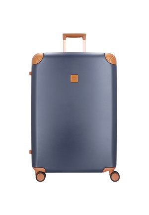 Harter Reisekoffer in Marineblau mit beigefarbenen Lederakzenten. Verfügt über einen ausziehbaren Griff und vier Räder für Mobilität.