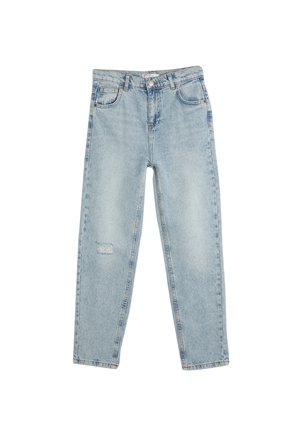 Jean en denim bleu clair avec une coupe décontractée, présentant un détail de genou déchiré, un design à cinq poches et une taille standard avec passants de ceinture.