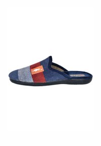 Zapatilla de tela tejida con rayas azules, rojas y grises. Diseño de talón abierto con suela de goma negra y una parche de logo naranja.