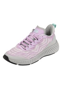 Scarpa da allenamento viola e grigia con tomaia in tessuto texturizzato, suola leggera e punta rinforzata. Presenta una linguetta in rete e un sistema di allacciatura.