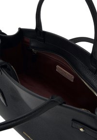 Coccinelle KLICHE  - Τσάντα χ�ειρός - black