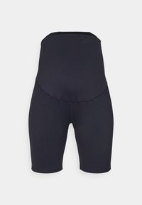 Shorts neri a vita alta realizzati in tessuto elasticizzato, con una superficie liscia e un design senza cuciture, che arrivano appena sopra il ginocchio.
