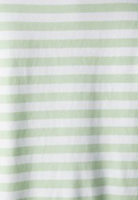 Pieces PCRIA TEE STRIPES - Marškinėliai su spaudiniu - quiet green/bright white