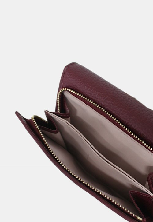 Portacarte Di Credito Coccinelle In Pelle Sangria - Elegante, Compatto, Con 6 Scomparti