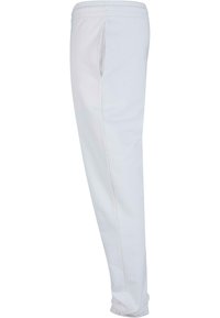 Bijele, uske sweatpants hlače s elastičnom sredinom struka, bočnim džepom i rebrastim manžetama. Izrađene su od mekog pamuka.