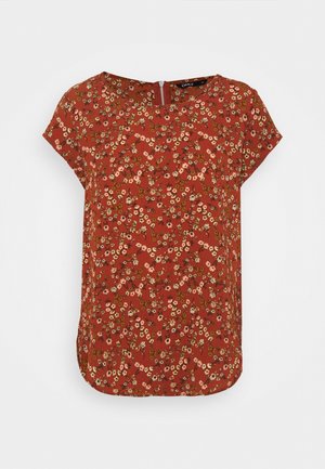 Rode bloemen blouse met korte mouwen en een ronde halslijn, voorzien van een subtiele ritssluiting aan de achterkant en kleine, verspreide bloemmotieven.