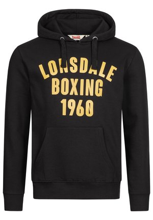 Czarna bluza z kapturem z żółtym napisem „Lonsdale Boxing 1960” oraz przednią kieszenią kangurka, wyposażona w kaptur ze sznurkiem.