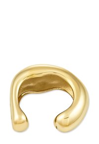 Glat, skinnende guld ring med et uregelmæssigt, afrundet åbent design, præsenteret mod en hvid baggrund.