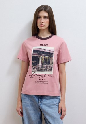 Les Copains, T-SHIRT WITH PARIS PRINT - T-shirt con stampa - light pink