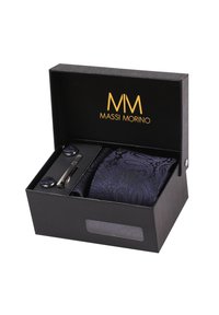 Boîte-cadeau bleu foncé contenant une cravate à motifs, des boutons de manchette et un clip à cravate. La boîte présente une finition texturée et un détail en or.