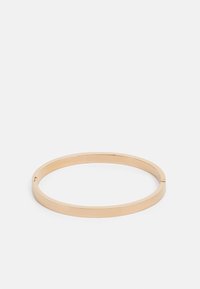 Zelta tonī metāla bangles aproce, gluda virsma, apaļa forma, nedaudz atvērta vienā vietā aizdarei, minimālisma dizains, bez rotājumiem.