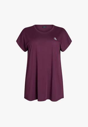 Burgundská tričko s krátkym rukávom z mäkkej tkaniny, s okrúhlym výstrihom a malým textúrovaným vzorom na hornej ľavej strane.