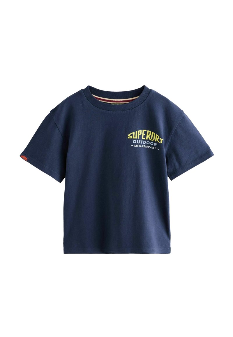 Marinblå bomullströja med kort ärm, prydd med en gul "SUPERDRY OUTDOOR"-logotyp på framsidan och en ribbad rund halsringning.
