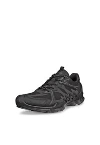 Chaussure de sport noire avec des empiècements en mesh et synthétiques, fermeture à lacets et semelle texturée conçue pour la stabilité et le confort.