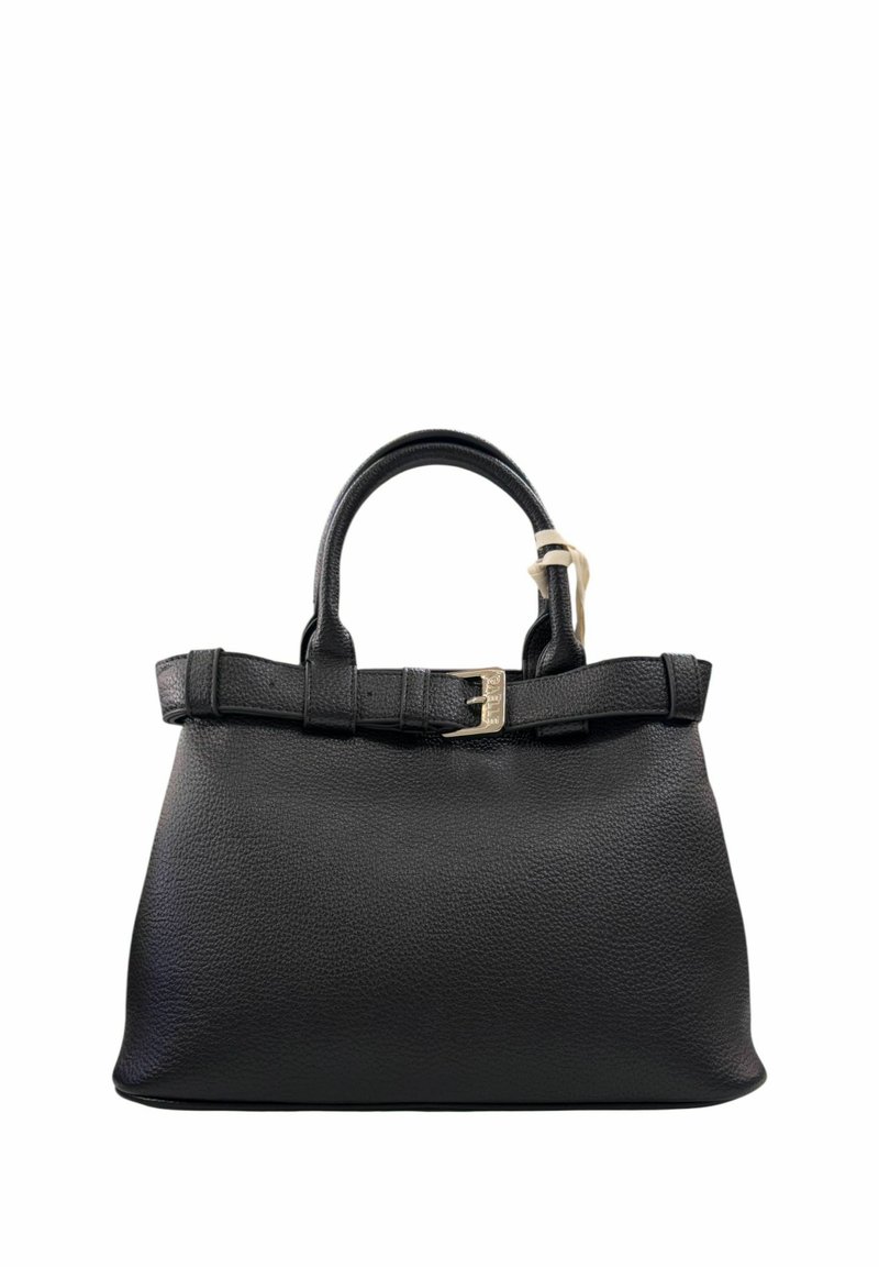 Borsa a mano nera in pelle con design strutturato, superficie testurizzata, manici superiori e una fascia decorativa con fibbia.