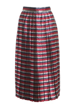 Falda midi plisada con rayas horizontales metálicas en rojo, plata y azul marino y una cintura ajustada.