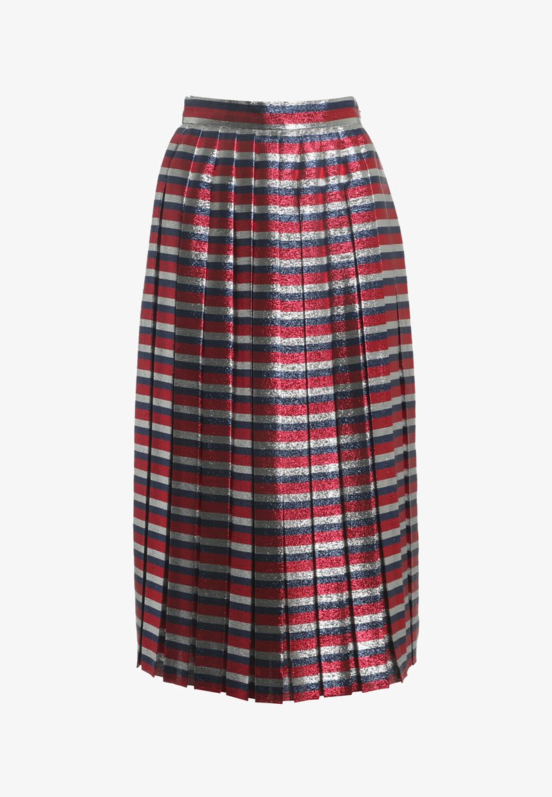 Jupe midi plissée avec des rayures horizontales métalliques rouges, argentées et bleu marine et une taille ajustée.