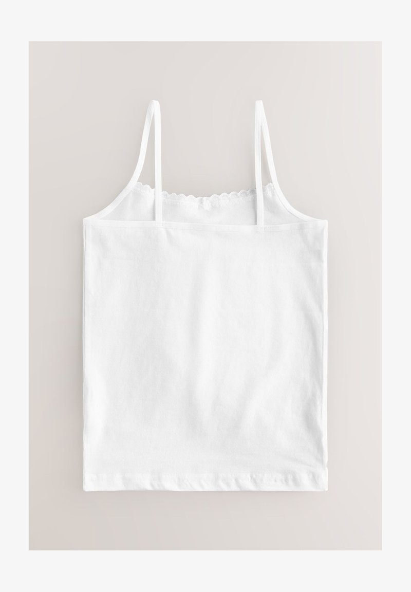 Biała bluzka na ramiączkach wykonana z miękkiej bawełny. Posiada cienkie ramiączka oraz falbaniasty koronkowy wykończenie przy dekolcie. Gładka faktura, bez wzorów.