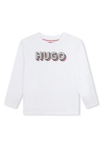 Hvit langermet T-skjorte med rund hals, med et flerfarget "HUGO" grafisk design i fete bokstaver over fronten.
