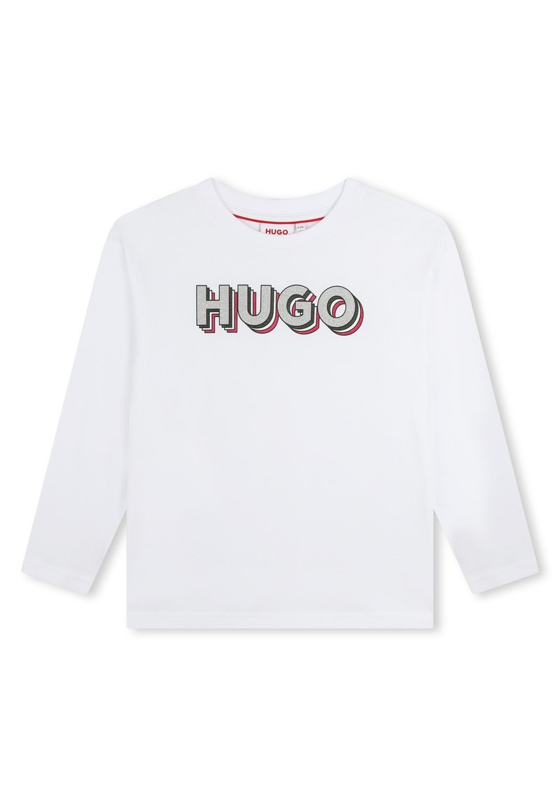 Hvit langermet T-skjorte med rund hals, med et flerfarget "HUGO" grafisk design i fete bokstaver over fronten.