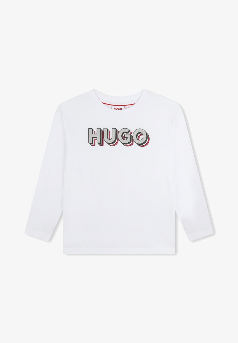Weißes Langarm-T-Shirt mit Rundhalsausschnitt, das ein mehrfarbiges "HUGO"-Grafikdesign in fetten Buchstaben auf der Vorderseite zeigt.