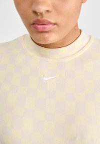 Nike Sportswear BODYSUIT - Marškinėliai su spaudiniu - alabaster/sail