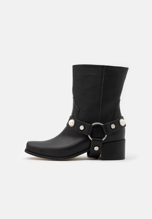 Cowboy/biker ankle boot - black