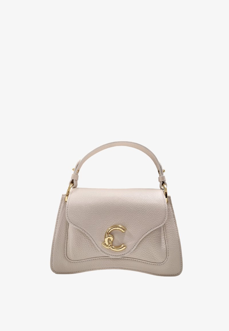 Lichtbeige leren handtas met een gestructureerde vorm, flapsluiting en gouden hardware met een kenmerkende "C" logo-accent.
