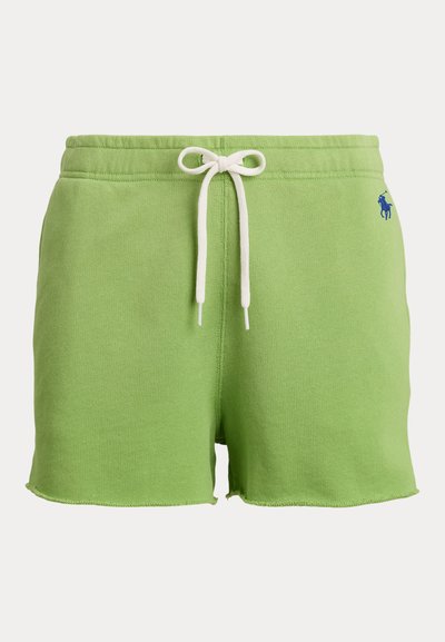 Jasnozielone dzianinowe szorty z białym sznurkiem w talii i małym niebieskim wyszywanym logo po prawej stronie.