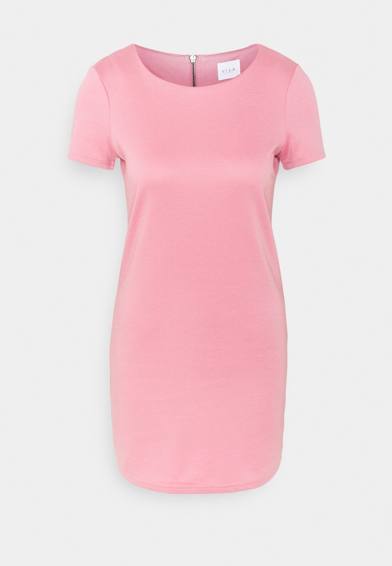 Robe courte rose ajustée à manches courtes avec encolure ronde et fermeture éclair visible dans le dos.