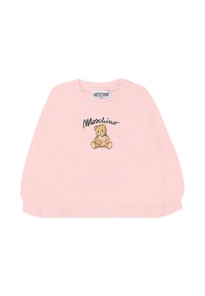 Pullover in cotone rosa con polsini e orlo a costine, caratterizzato da una grafica di un orsetto e dal logo "Moschino" in nero. Texture morbida, design casual.