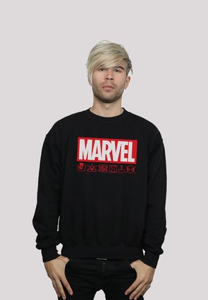 Svart hettegenser med "MARVEL"-logo i rødt, med forskjellige symboler nedenfor. Komfortabel passform med lange ermer og ribbestrikkede mansjetter.