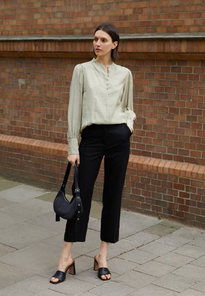 CROPPED SUIT PANTS - Calças - black
