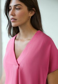 Next REGULAR FIT - SHORT SLEEVE OVERHEAD - T-shirt con stampa - pink