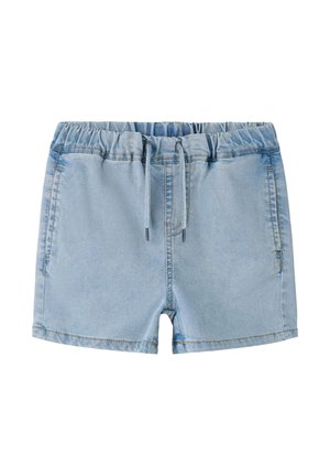 Short en denim bleu clair avec taille élastique et cordon, comprenant des poches avant et des coutures simples.