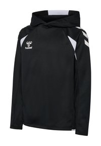 Sweat-shirt de sport noir à capuche avec des bandes chevrons blanches sur les manches et un logo blanc sur la poitrine.