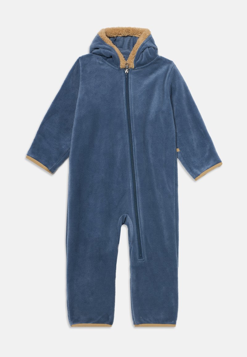 Combinaison une pièce en polaire bleue avec capuche, fermeture éclair à l'avant et doublure marron sur les bords de la capuche et des manches.