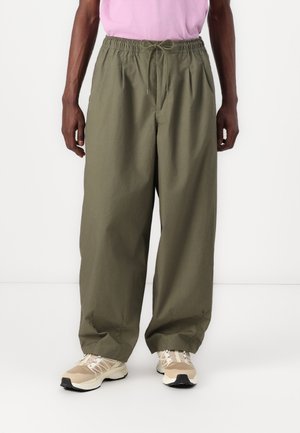 CLUB BALLOON PANT - Trousers - medium olive