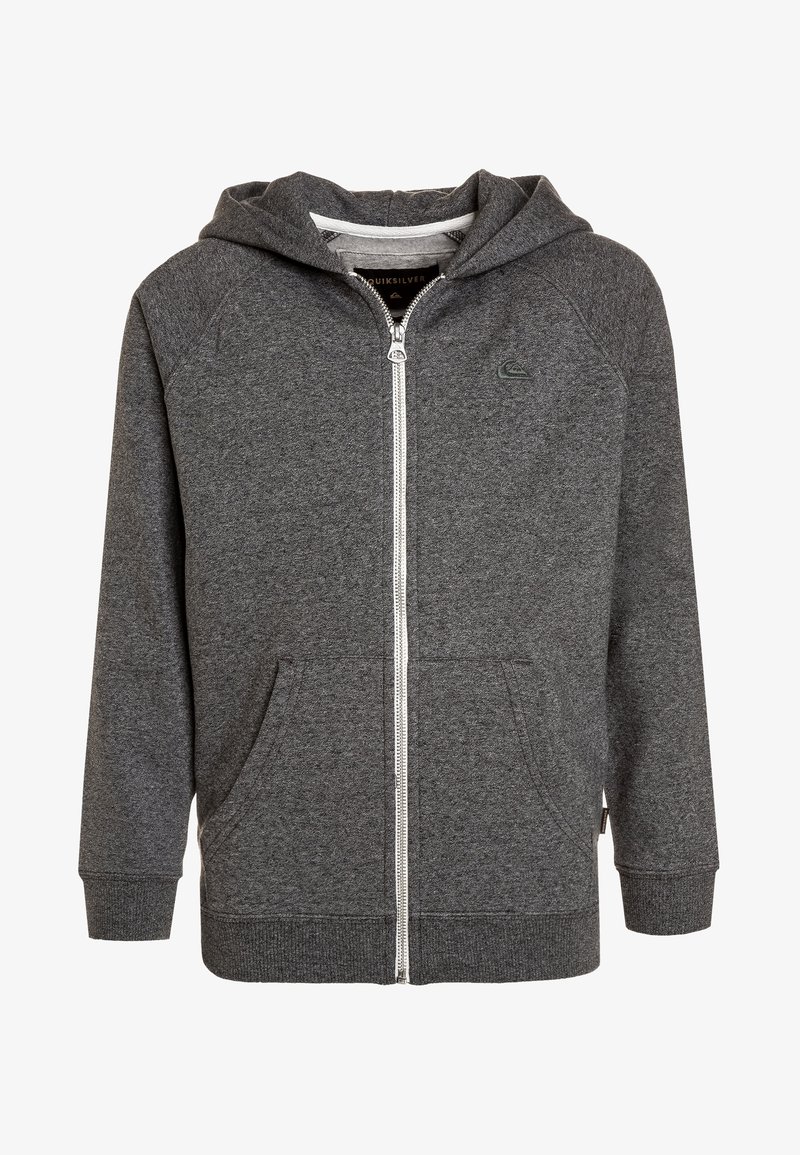 Sweat à capuche zippé gris foncé avec poches avant, capuche et logo subtil sur la poitrine gauche, présenté sur un fond blanc.