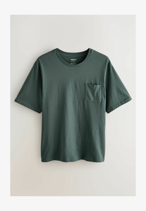 Vihreä puuvillapaita lyhyellä hihalla, pyöreä kaulus ja rintatasku. Sujuva tuntuma ja normaali istuvuus; yksinkertainen ilman kuvioita.