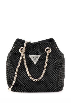 Svart bucket bag i strukturerad tyg med strassdetaljer, som har en silvertriangel-logotyp och guldkedjeaccent.