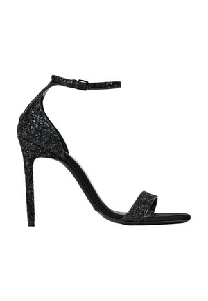 Sandale noire à talon haut avec bride à la cheville et bout ouvert, couverte de paillettes noires, vue de profil sur fond blanc.