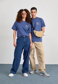 HUF TEE UNISEX - Camiseta estampada - twilight