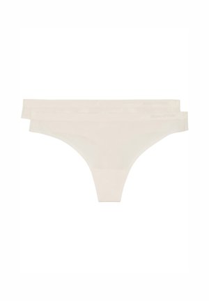 Twee paar lichtbeige, naadloze stringonderbroeken met een gladde textuur en minimalistisch ontwerp, met smalle zijkanten en zonder zichtbare patronen.
