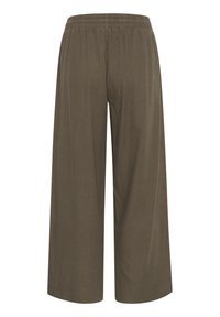 Olijfgroene wijde broek met een elastische tailleband, gemaakt van een zachte stof. Kenmerkt zich door een gladde textuur en een verkorte lengte.