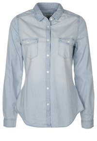Lyseblå denimskjorte med knaplukning foran, lange ærmer, to brystlommer og en buet kant. Blød tekstur med klassisk kravedesign.