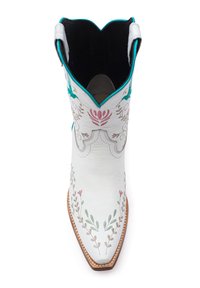 Stivale da cowboy in pelle bianca con accenti turchesi, punta affusolata, ricami floreali in rosa e verde, e bordo superiore scallop.