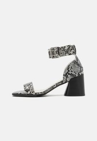 LEATHER - Sandale - black/white